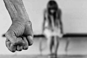 Caz ȘOCANT! Un bărbat şi-a ABUZAT SEXUAL cei şapte COPII şi soţia