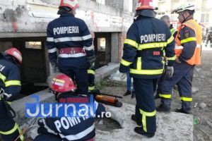 ULTIMĂ ORĂ: Două persoane căzute într-un beci, salvate de membrii familiei