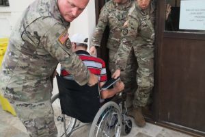 Medici militari din Fortele Navale Romane si personal al Garzii Nationale din Alabama, servicii medicale gratuite in Delta (galerie foto)
