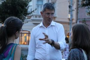 FOTO: Dan Barna, strângere de semnături la Târgu-Mureş. Mesajul candidatului USR-PLUS