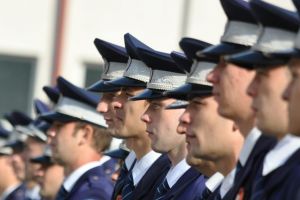 Poliţiştii băcăuani, alături de elevi la început de an şcolar