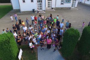 Elevii şi profesorii Liceul Tehnologic Special Bivolărie au dat o nouă „faţă” parcului ...