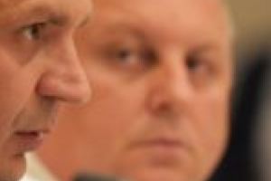 „Pleacă doar Nedelcea! Preşedintele Hurduzeu rămâne să facă performanţă, să avem în sfârşit drumuri judeţene!”