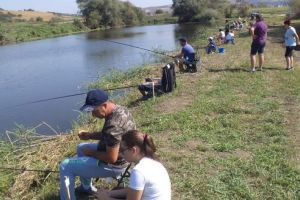 FOTO: Start la pescuit, pe “Lacul Primăriei” Luduş