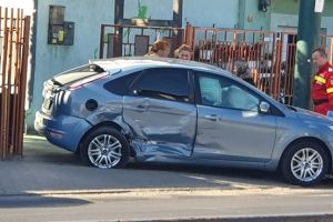 Tânără rănită după ce un şofer a trecut pe roşu, la Timişoara