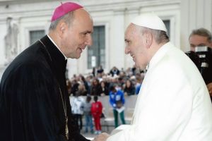 Emoţionanta scrisoare a Papei Francisc pentru episcopul de Oradea, Virgil Bercea: 