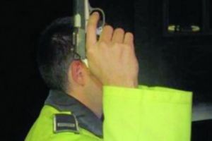 Ca în filme - Focuri de armă, blocaje în trafic şi o urmărire de 60 de kilometri pentru capturarea a doi tineri drogaţi