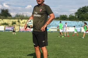 Fotbaliştii şi antrenorii de la LPS Bihorul Oradea au învăţat în această săptămână de la un fost tehnician al lui AC Milan