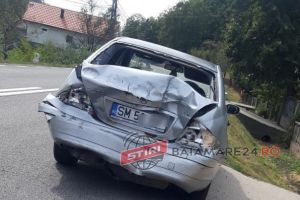 FOTO. Accident în Maramureş. Maşină din Satu Mare, lovită puternic de un TIR
