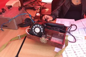 Pasionat de istorie? Învaţă să comunici în alfabetul morse, în Târgul de Antichităţi din Scuarul Primăriei