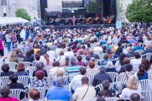 Piteşti: concert în Piaţa Primăriei de Sf. Maria Mică