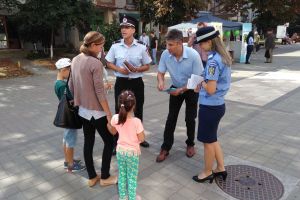 FOTO Campania „10 pentru siguranţă”, lansată la Botoşani. Ce sfaturi transmit oamenii legii pentru populaţie!