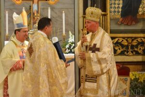 Nunţiul Apostolic la Oradea. Sute de orădeni au participat duminică la aniversarea a 25 de ani de când Virgil Bercea e episcop (FOTO / VIDEO)