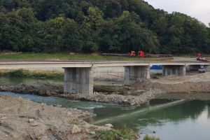 Noul pod peste râul Suceava, ridicat în 4 luni şi 20 de zile