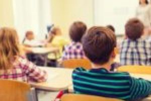 Doliu pentru educaţie! Elevii cărăşeni, îndemnaţi să protesteze în prima zi de şcoală!