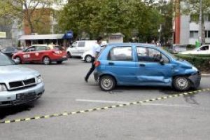 Patru răniţi într-o tamponare la Piteşti