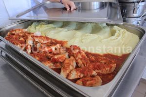 In ziua Nasterii Maicii Domnului, meniu de sarbatoare pentru pacientii din Constanta, oferit de echipa Arimex Comexim 2000