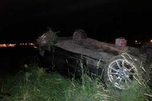 ACCIDENT rutier pe DN 75, la Muncelu: Trei victime, dintre care una ÎNCARCERATĂ, după ce un autoturism s-a răsturnat pe malul râului Arieş