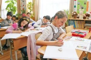 Noul an şcolar, deschis astăzi, prin festivităţi specifice