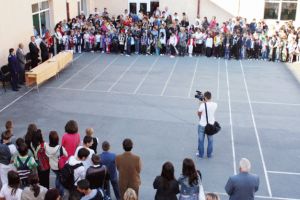 Elevii care încep luni şcoala, îndemnaţi să protesteze