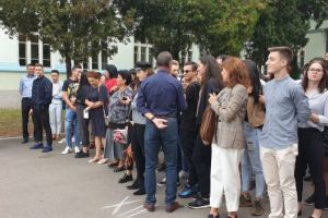 LIVE/VIDEO: A sunat clopoţelul, printre emoţii şi flori, pentru elevii de la „HCC”. Primul an după centenar, celebrat într-un cadru festiv