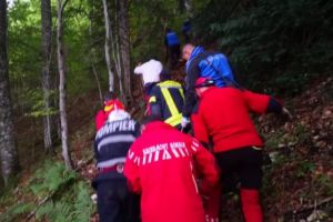 Misiune de salvare în Sinaia, după ce o femeie a căzut într-o râpă în timp ce făcea un selfie