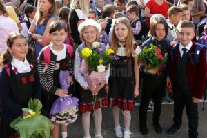 Aproape 110.000 de elevi şi preşcolari suceveni încep astăzi cursurile