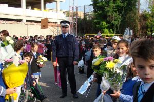 Mii de poliţişti, alături de elevi, la începutul noului an şcolar
