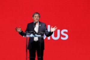 SCANDAL încheiat cu DEMISIE in PLUS: Dacian Cioloş e acuzat din interior că manipuleaza si aduce membri la vot cu autobuze