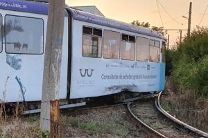 Accident cu două TRAMVAIE urmat de blocarea circulaţiei într-un cartier arădean. Ce s-a întâmplat în weekend (GALERIE FOTO)
