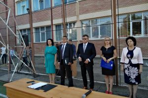 FOTO! Ministrul Muncii, Marius Budăi, prezent la festivitatea de deschiderea de an şcolar de la Școala 6 Botoşani