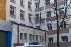 Bărbatul care s-a aruncat în cap de la etajul II al Spitalului Judeţean a murit
