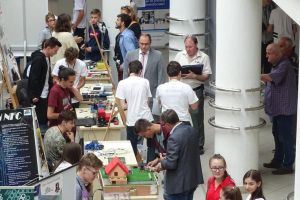 Cele mai interesante proiecte de ştiinţă ale elevilor din România, prezentate la Suceava