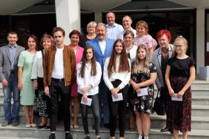 Cei cinci elevi de 10 la Evaluare şi Bac, premiaţi. ”Exemple demne de urmat”