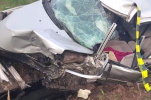 Băut fiind, a intrat cu maşina într-un zid de beton, ajungând pe un pat de spital. Isprava de la miezul nopţii a unui tânăr din Sălciua de Jos