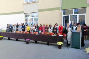 Profesorii elevilor de 10 de la Colegiul ”Mihai Eminescu” au fost premiaţi la deschiderea ...
