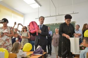 Elevii din Valea Cetăţii au început anul şcolar într-una dintre cele mai moderne unităţi de învăţământ