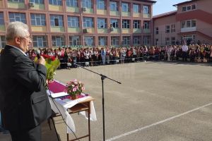 Ion Lungu a participat la deschiderea anului şcolar la 16 unităţi de învăţământ, în ...