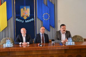 FOTO. Comisar european, la Satu Mare: ,,Cea mai mare problemă a învăţământului românesc este subfinanţarea”