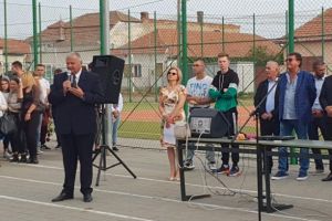 Conducerea administraţiei locale din Teiuş, urări la finalul vacanţei: „Succes în noul an şcolar, preşcolarilor, elevilor, liceenilor teiuşeni, alături de dascăli, părinţi şi cei apropiaţi”