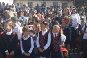 Noul an şcolar, deschis ieri în toate unităţile de învăţământ din judeţ
