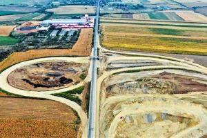 FOTO. Autostrada Transilvania – Pe sectorul Biharia – Borş, lucrările avansează în ritm alert spre Ungaria. Mini-autostrada ar putea fi inaugurată în vara anului viitor