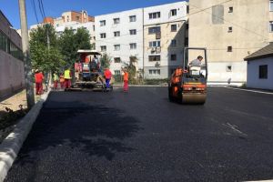 Constanta: Continua amenajarea parcarilor rezidentiale. O noua parcare pe strada Plantelor