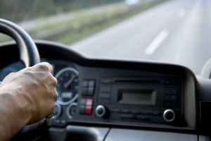 Maşină dată în urmărire în Italia, găsită în Mărginimea Sibiului