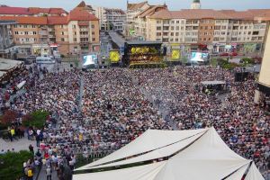 „Simfonii de toamnă”, ediţia a VIII-a, un regal de muzică, lumini, culoare, ...