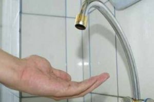 Se opreste apa potabila in mai multe zone din Busteni. HidroPrahova efectueaza lucrari la rezervorul Castelul de Apa