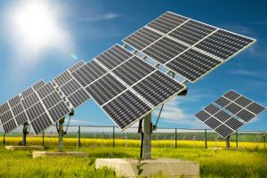 Interes crescut din partea românilor care doresc să îşi instaleze panouri fotovoltaice. Peste 4.000 de dosare au fost depuse în doar două ore, la nivelul ţării