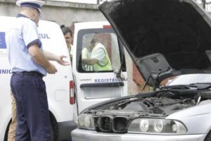 O acţiune de prevenire a accidentelor rutiere provocate de starea tehnică necorespunzătoare a autovehiculelor i-a adus un dosar penal unui tânăr din Bistra