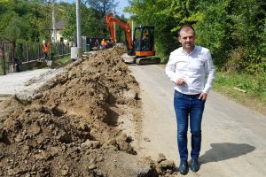 La Răzvad, continuă lucrările la reţeaua de canalizare