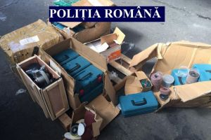 Sute de unelte electrice din China, confiscate de politisti in portul Constanta Sud Agigea (galerie foto) 